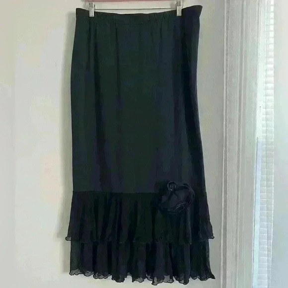 Black Flower Contrast Mesh Hem Skirt - Picture 1 of 4
